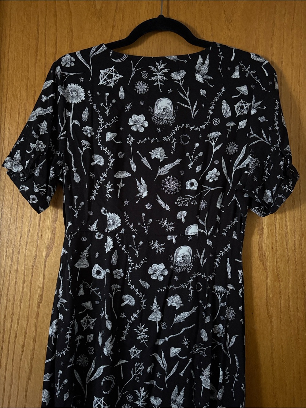 Disturbia | Hedgewitch V Neck Midi Dress - Picture 12 of 15